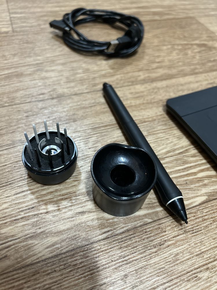 Графічний планшет Wacom Intuos S PTH-450