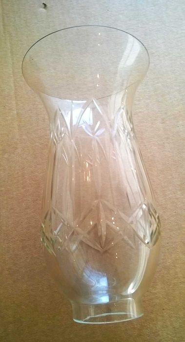 Tulipa em vidro lapidado geométrico