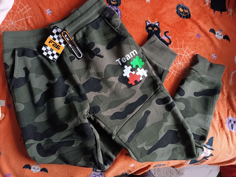 Spodnie męskie ocieplane dresowe F26 rozmiar XL moro