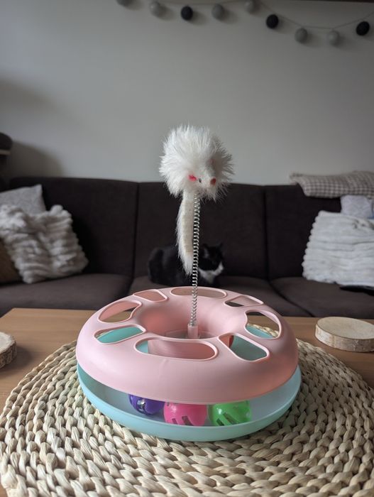 Karuzela zabawka dla kota pileczki