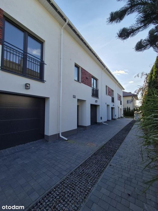 Domy z garażami, w cichej okolicy, 550m od szkoły i przedszkola.