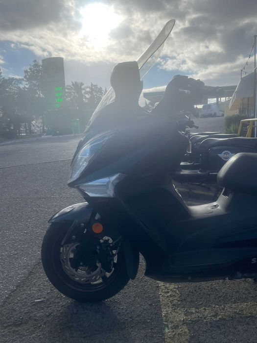 SYM GTS 300i - Scooter 300cc em excelente estado