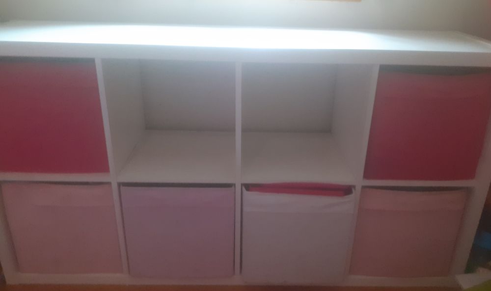 Estante com formato aos quadrados