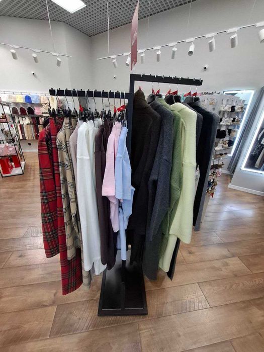 Стійка для одягу