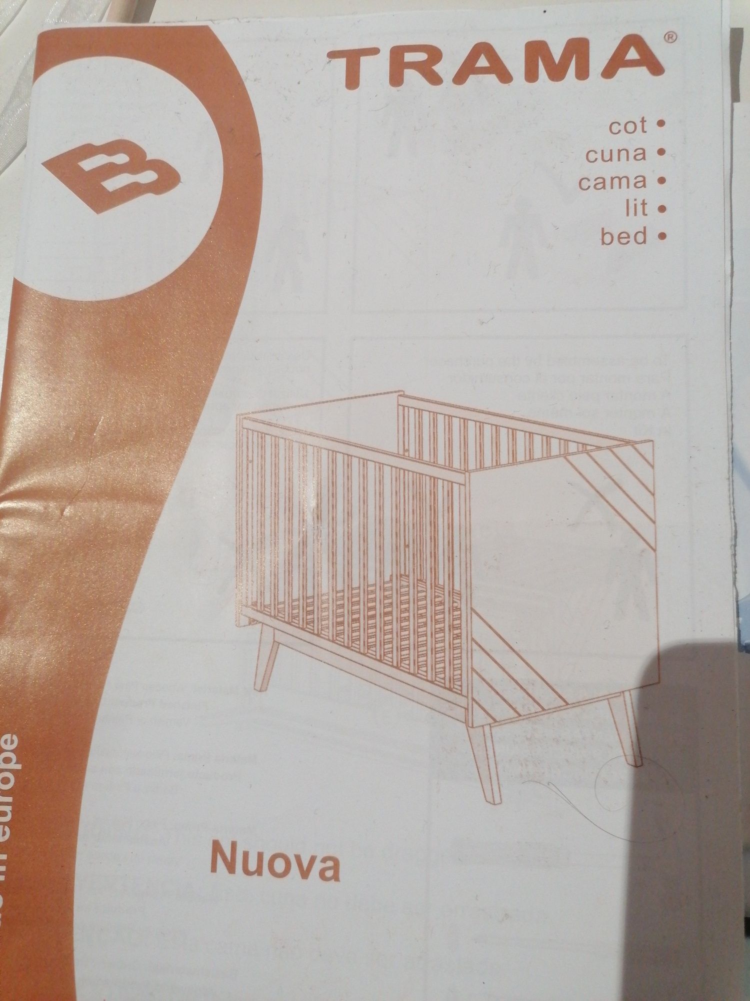 Conjunto de Cama bebé e móvel quatro gavetas da Trama modelo Nuova