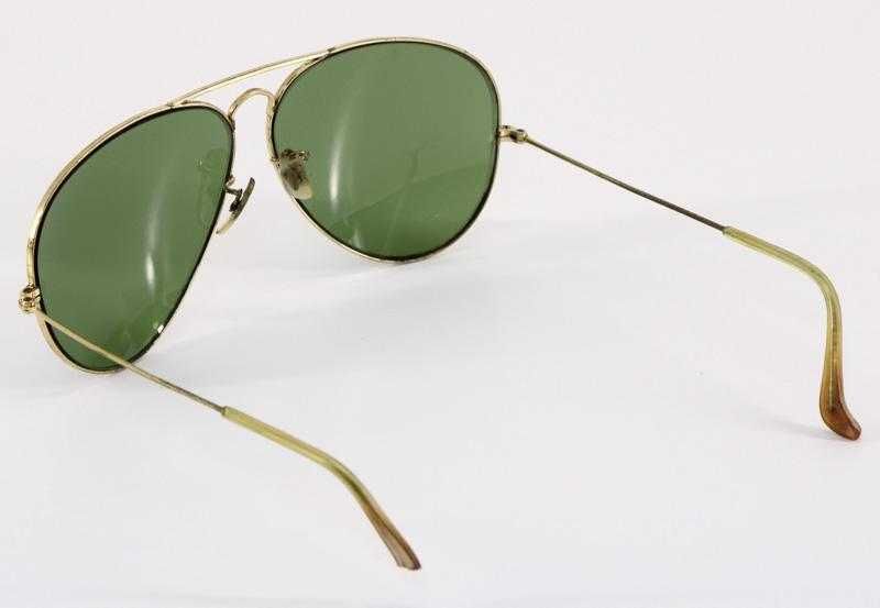 RAY-BAN - ÓCULOS DE SOL - Modelo Aviator dourado com vidros verdes