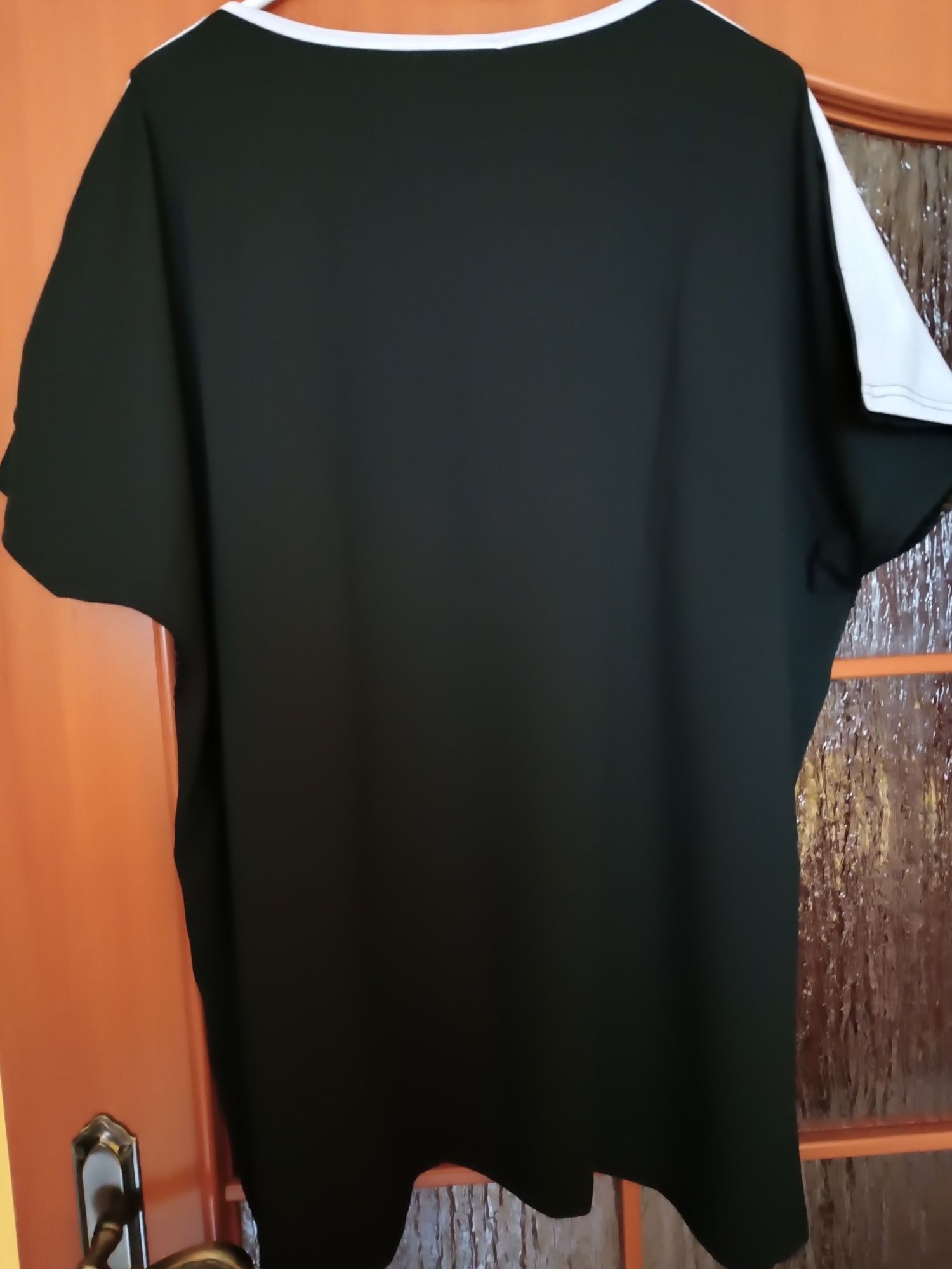 Bluzka czarna z cekinową wstawką bawełna
