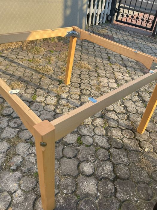 Stelaż pod stolik