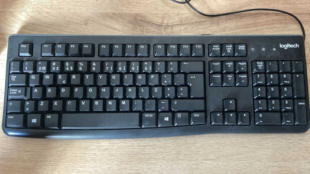 Conjunto Logitech MK120 (teclado + rato USB)