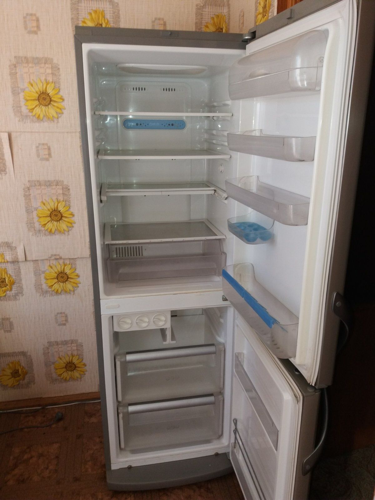 Холодильник LG noufrost
