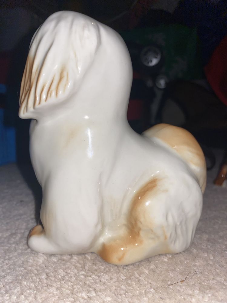 Porcelanowy pies figurka kolekcjonerska pekińczyk
