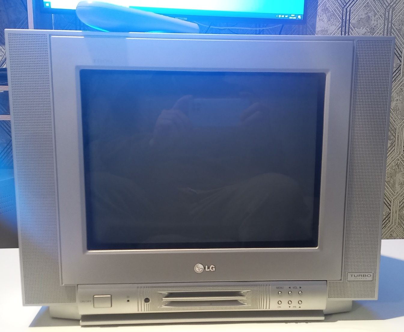 Продам Телевизор LG 15"