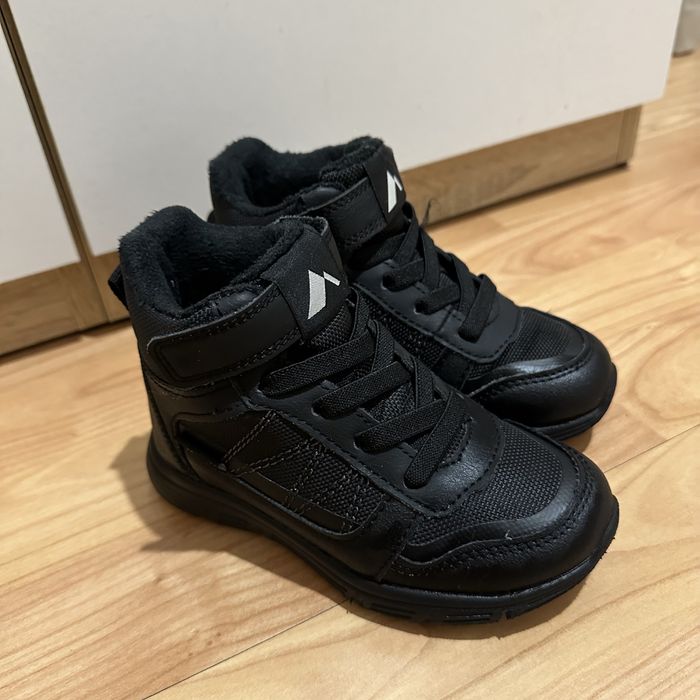 Зимове взуття для хлопчика від фірми H&M