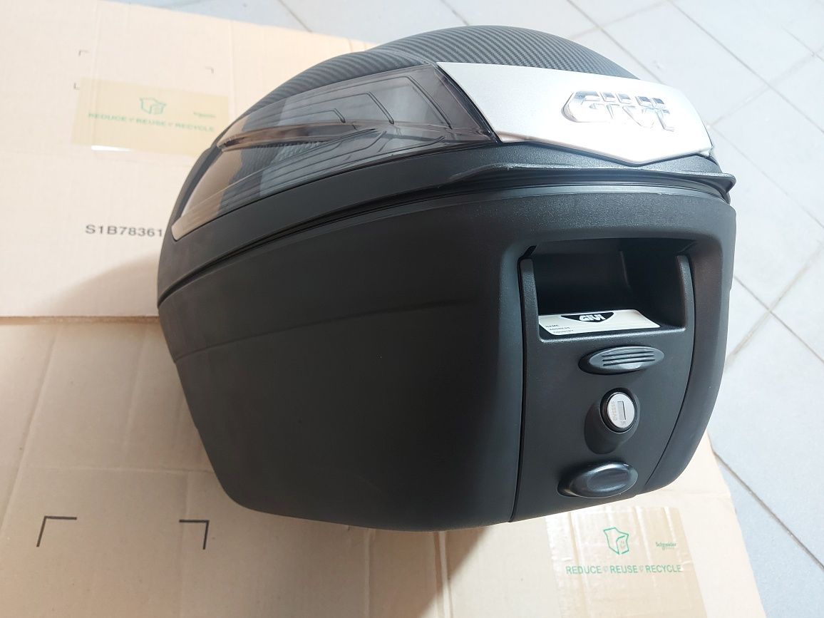 Top Case GIVI Monolock  com o suporte