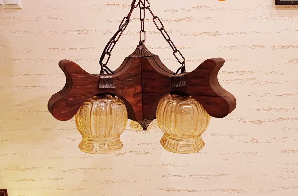 Stary żyrandol trójramienny