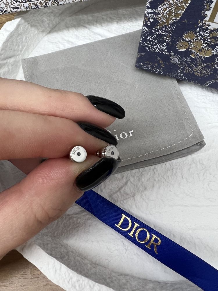 Kolczyki Dior (dior studs)