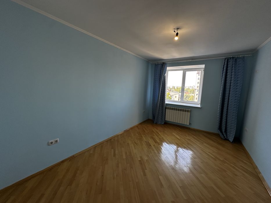 Продам 2 кімнатну в центрі вулиця Тичини