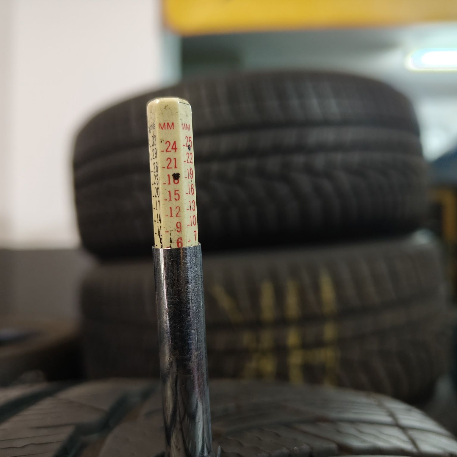235/45/18 XL Sprzedam parę opon zimowych Michelin