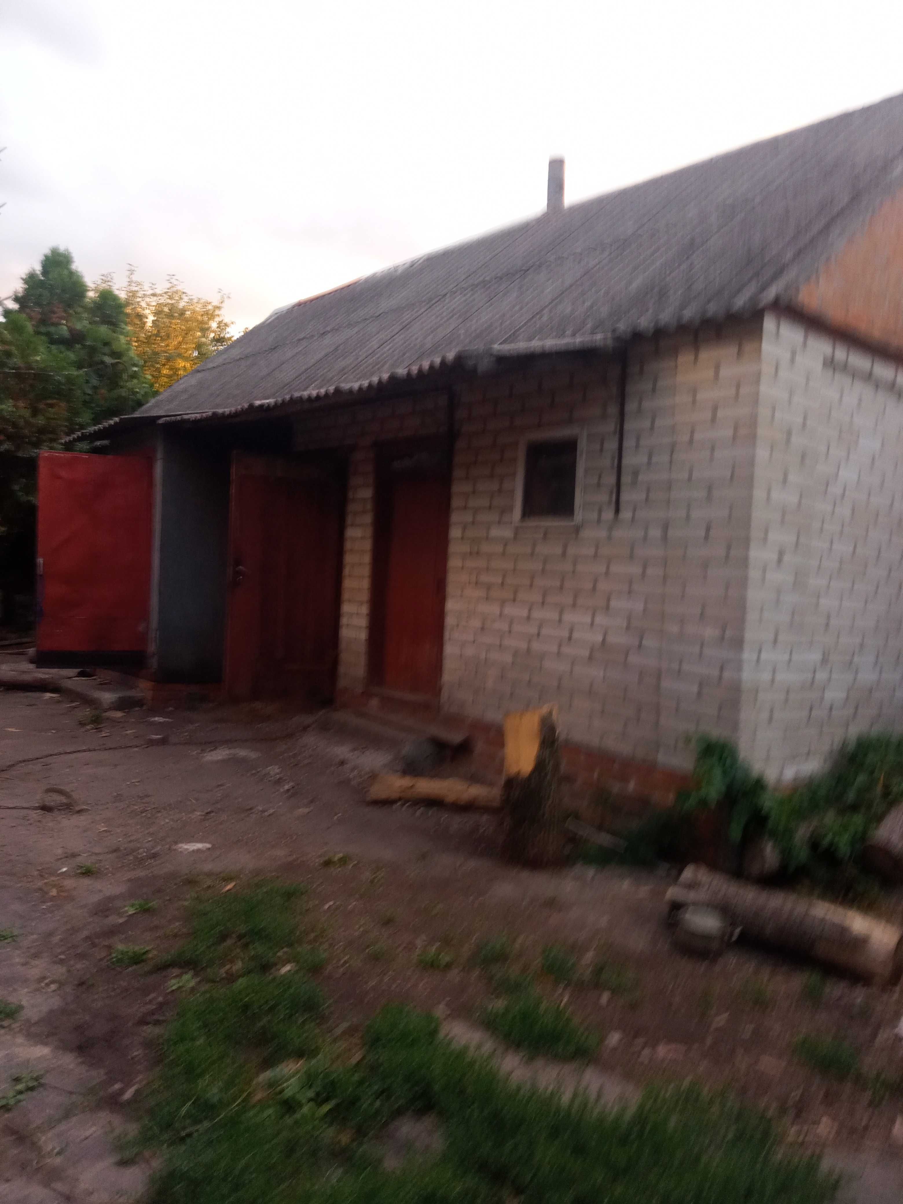 Добротное домовладение в центре Люботина