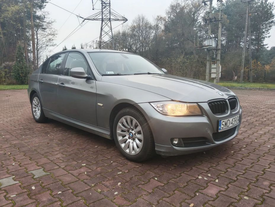 BMW Seria 3 BMW E90 lift 318d 143KM
