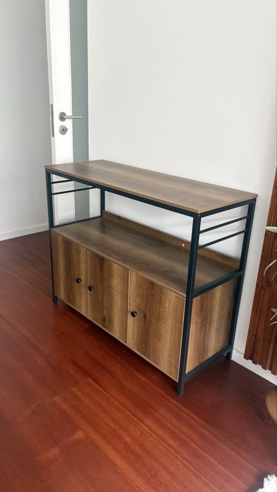 Movel aparador com três portas