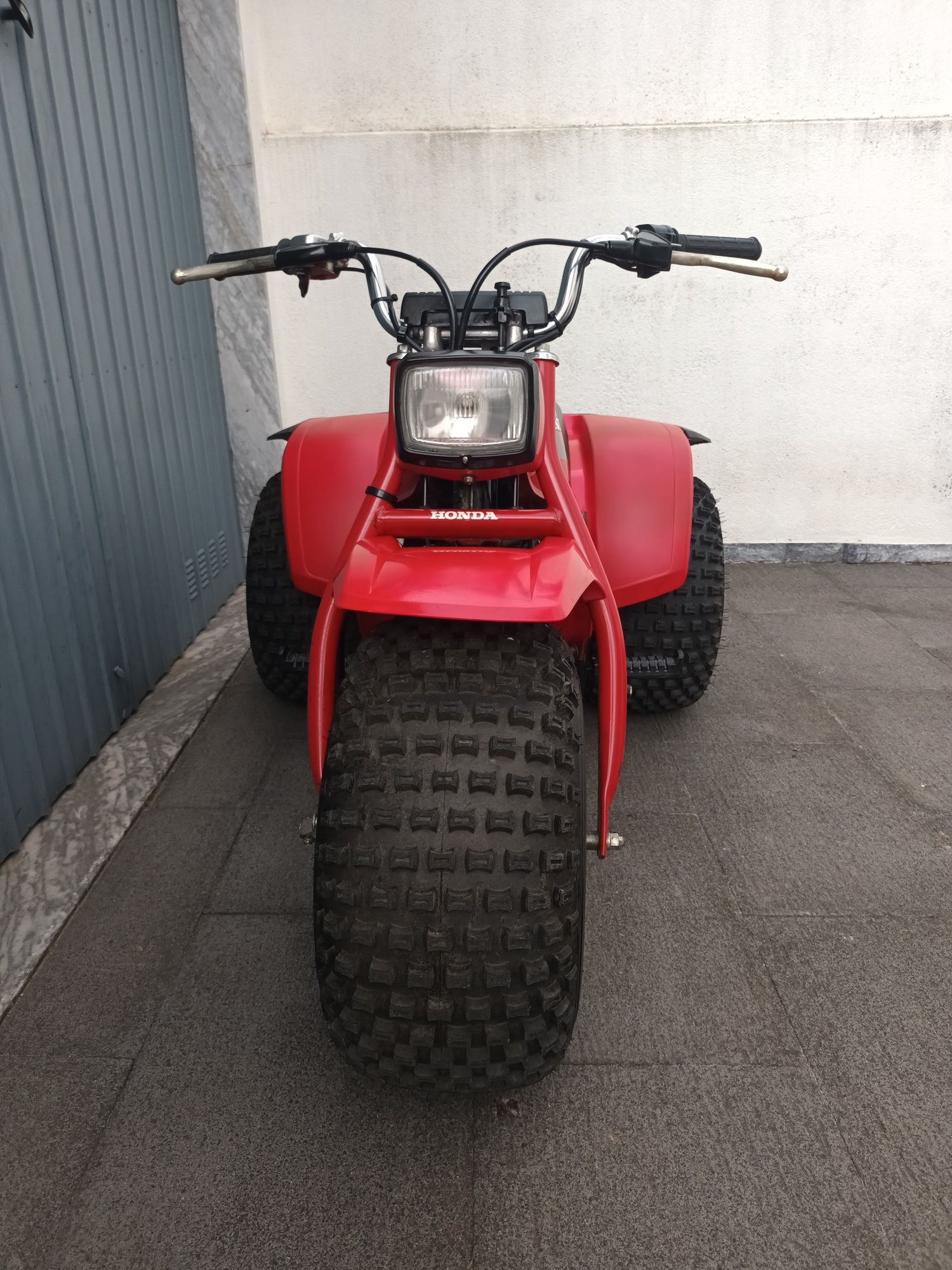 Honda ATC  125M (mota de 3 rodas)