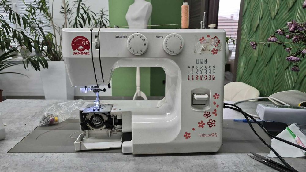 Швейна машина Janome Sakura 95