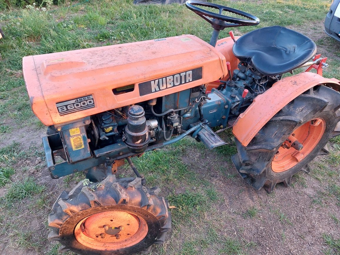 Traktorek sadowniczy Kubota B6000