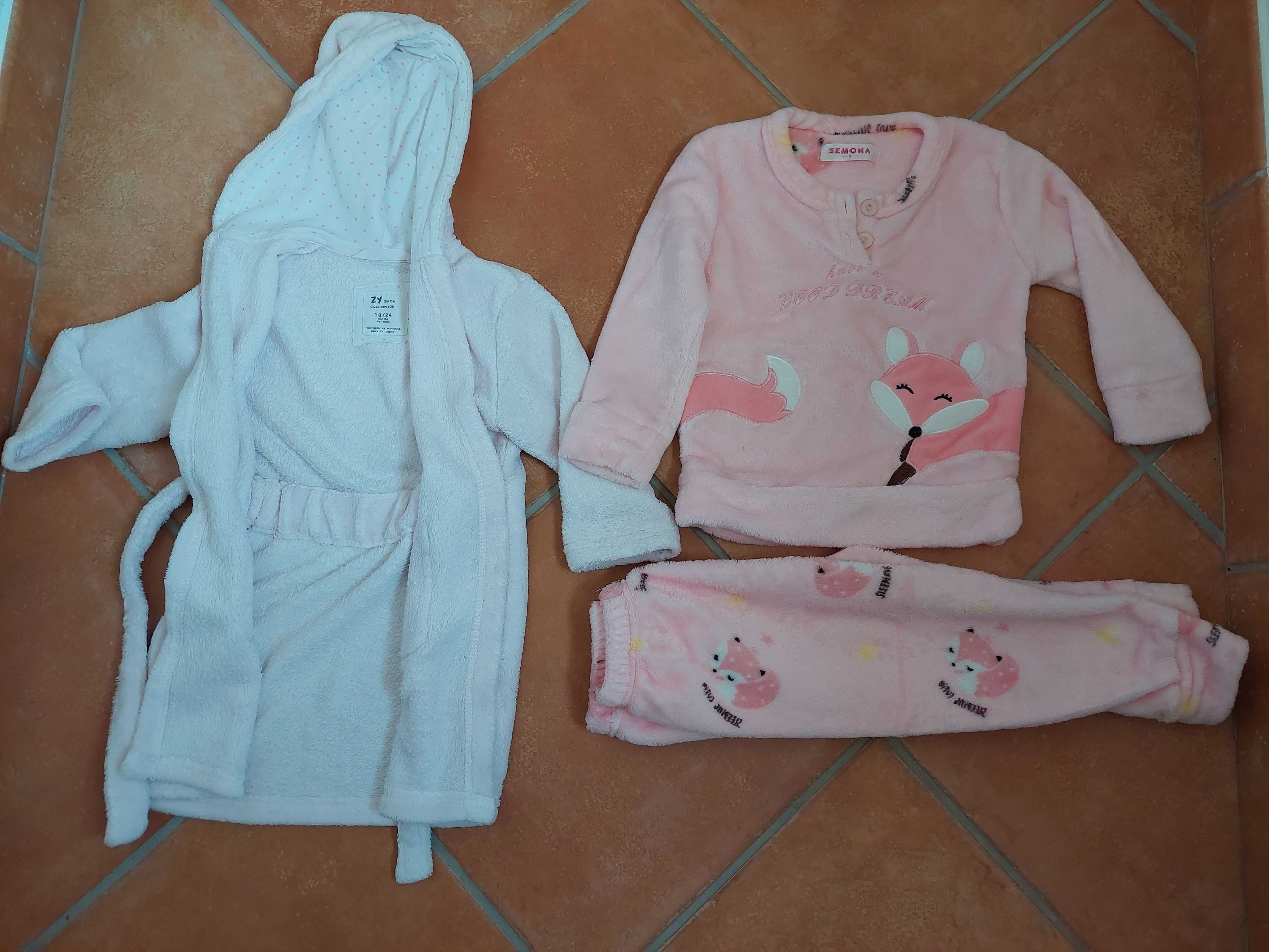 Várias peças de roupa de menina entre os 12 e os 36meses