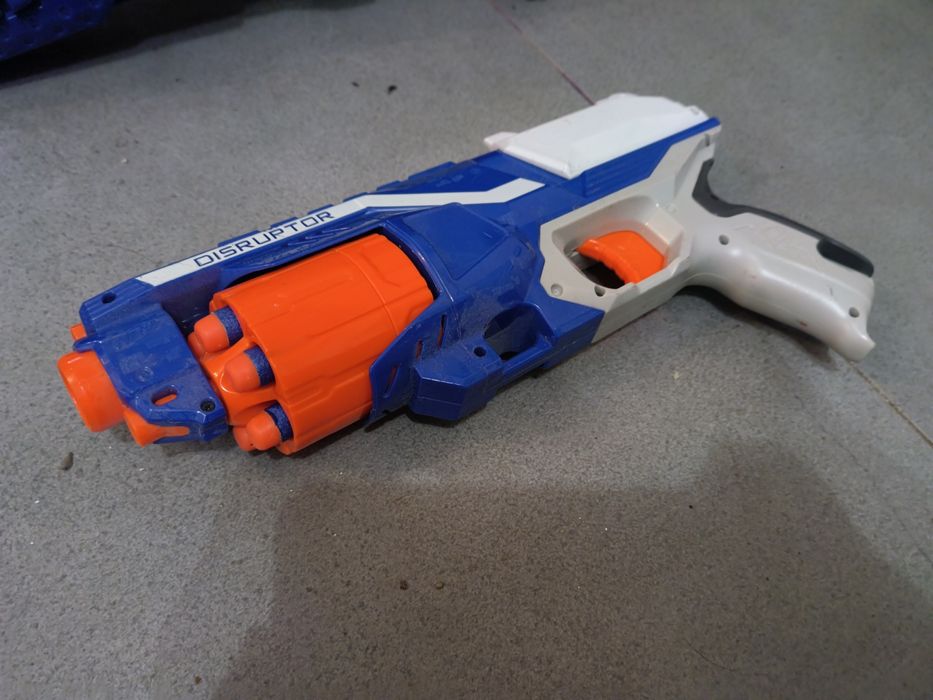 Sprzedam pistolet ,7 strzałek