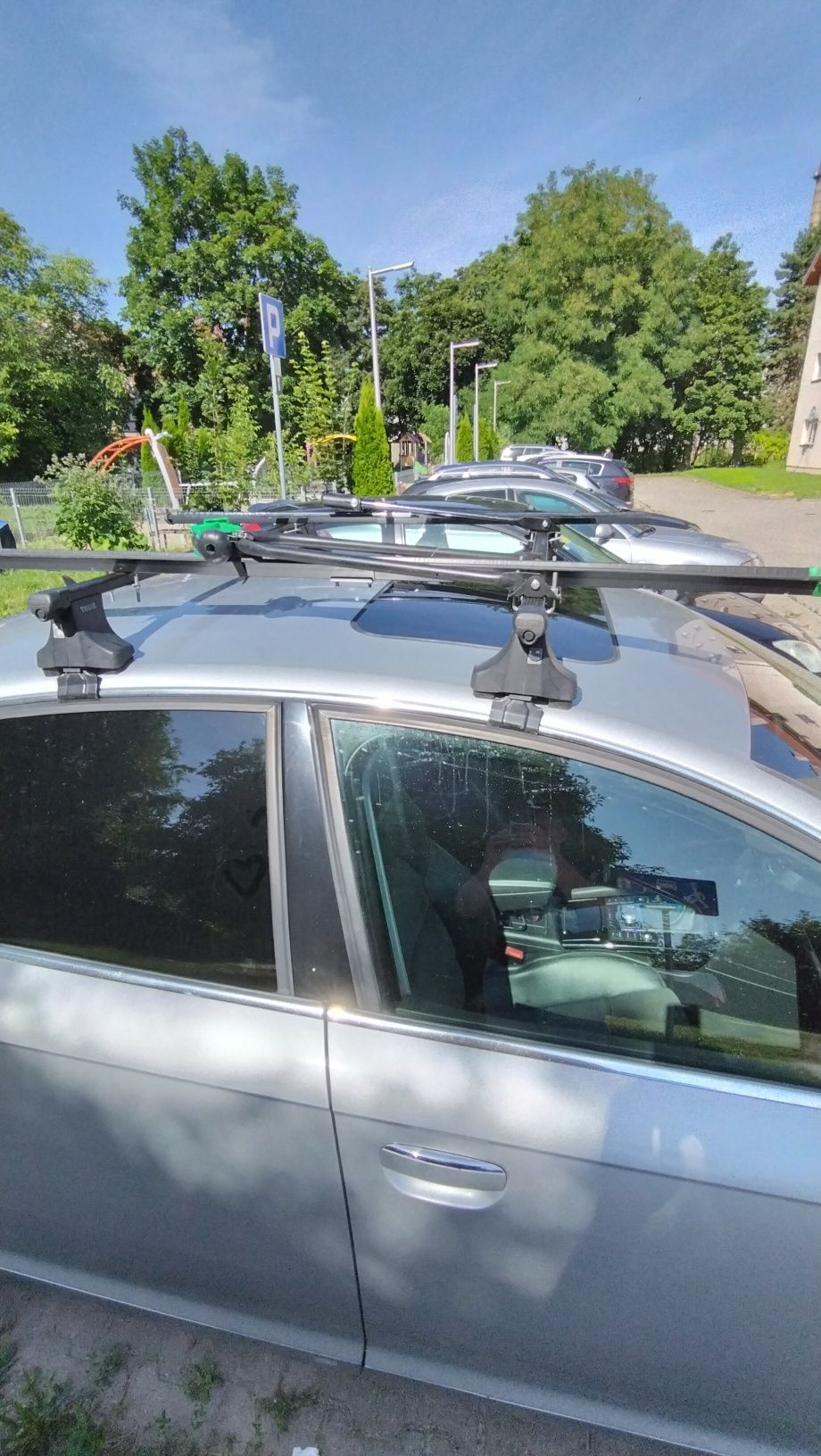Bagażnik dachowy Thule na 4 rowery