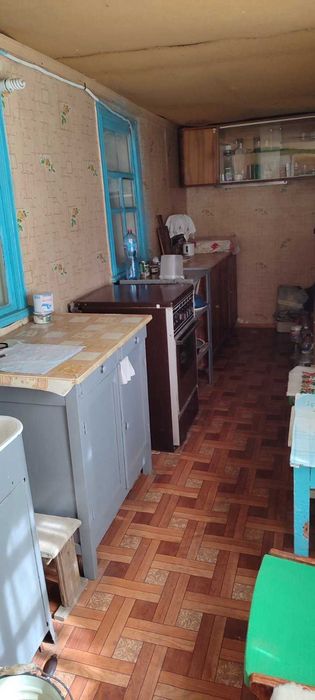 Дача біля лісу з великим дворищем та ділянкою 60 сот