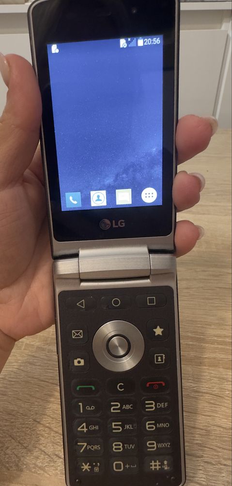LG Wine Smart smartfon