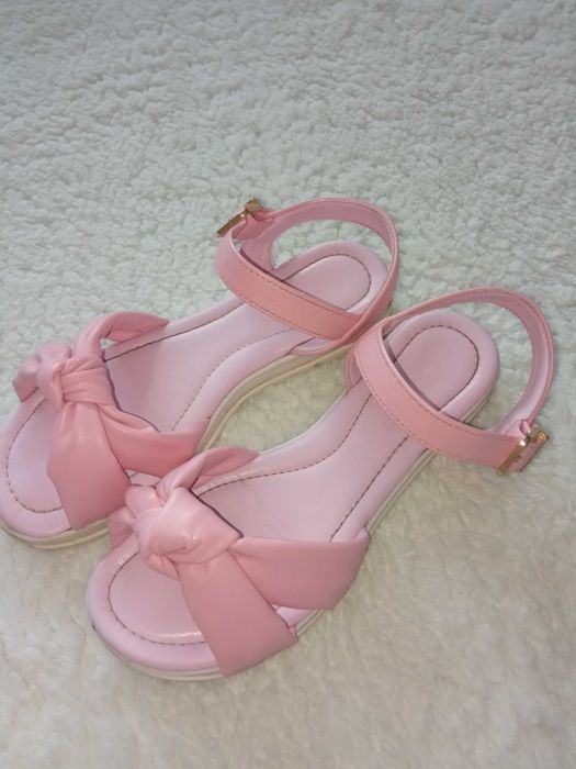 Letnie sandały firmy BIBI rozmiar 35