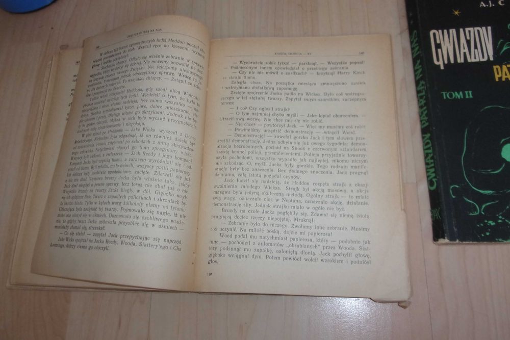 gwiazdy patrzą na nas Cronin