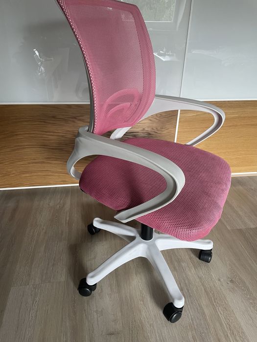 Krzeslo rozowe do biurka