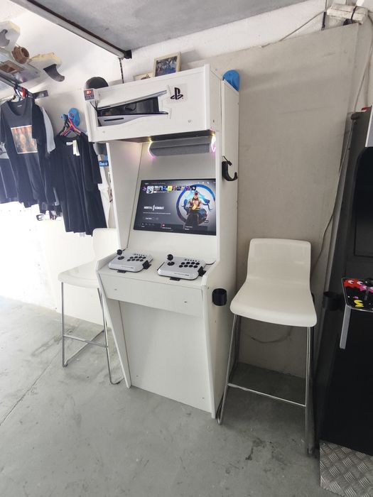 Arcade feita  com  PS5