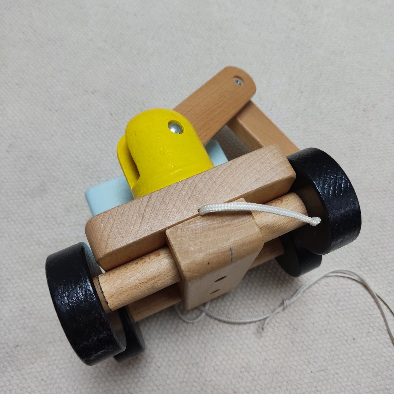 Drewniana zabawka do ciągnięcia dla dziecka