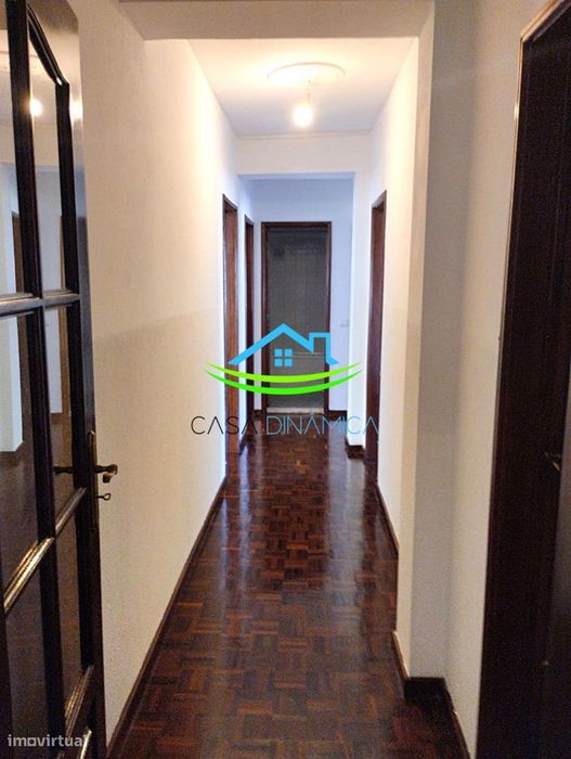 Apartamento T4 transformado em T3