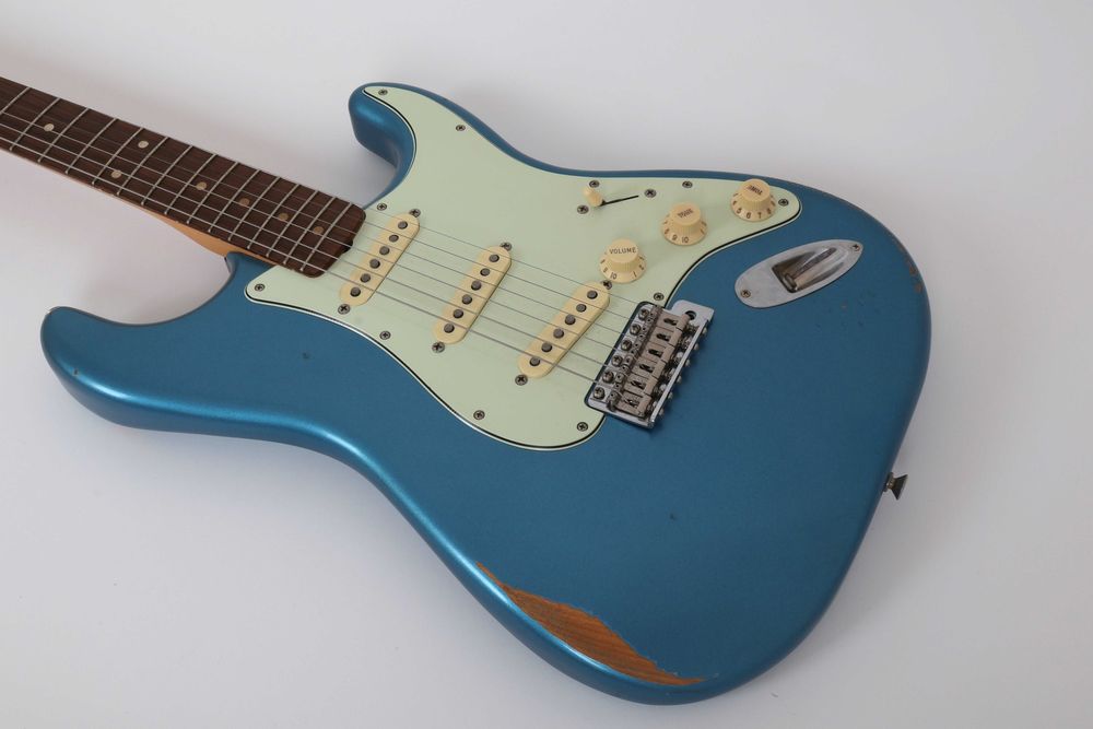 Fender Stratocaster Vintera Road Worn (1ª série) – Lake Placid Blue