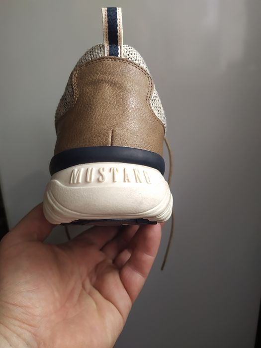 Продам кроссовки, спортивные туфли, Mustang