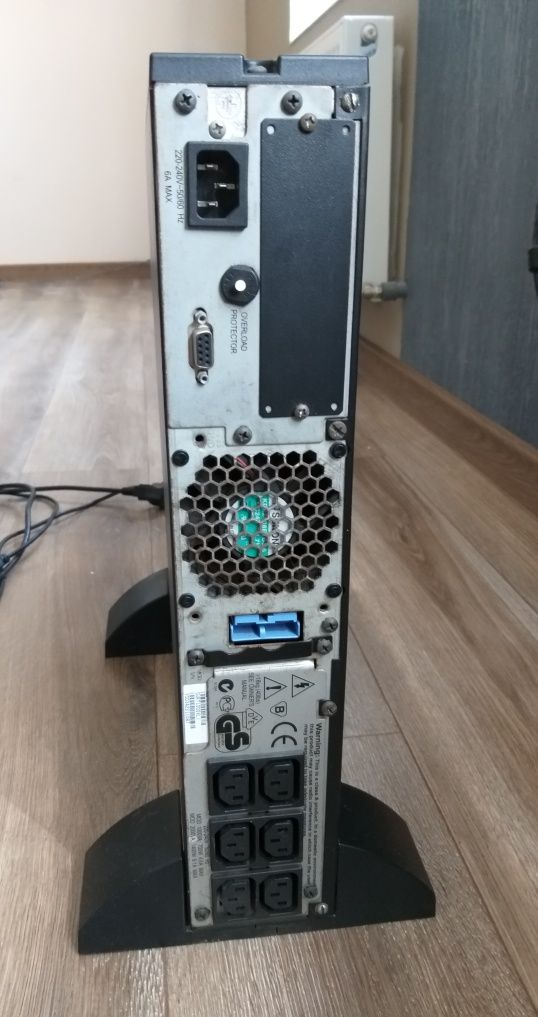 Бесперебойник ИБП APC Smart-UPS RT 1000VA