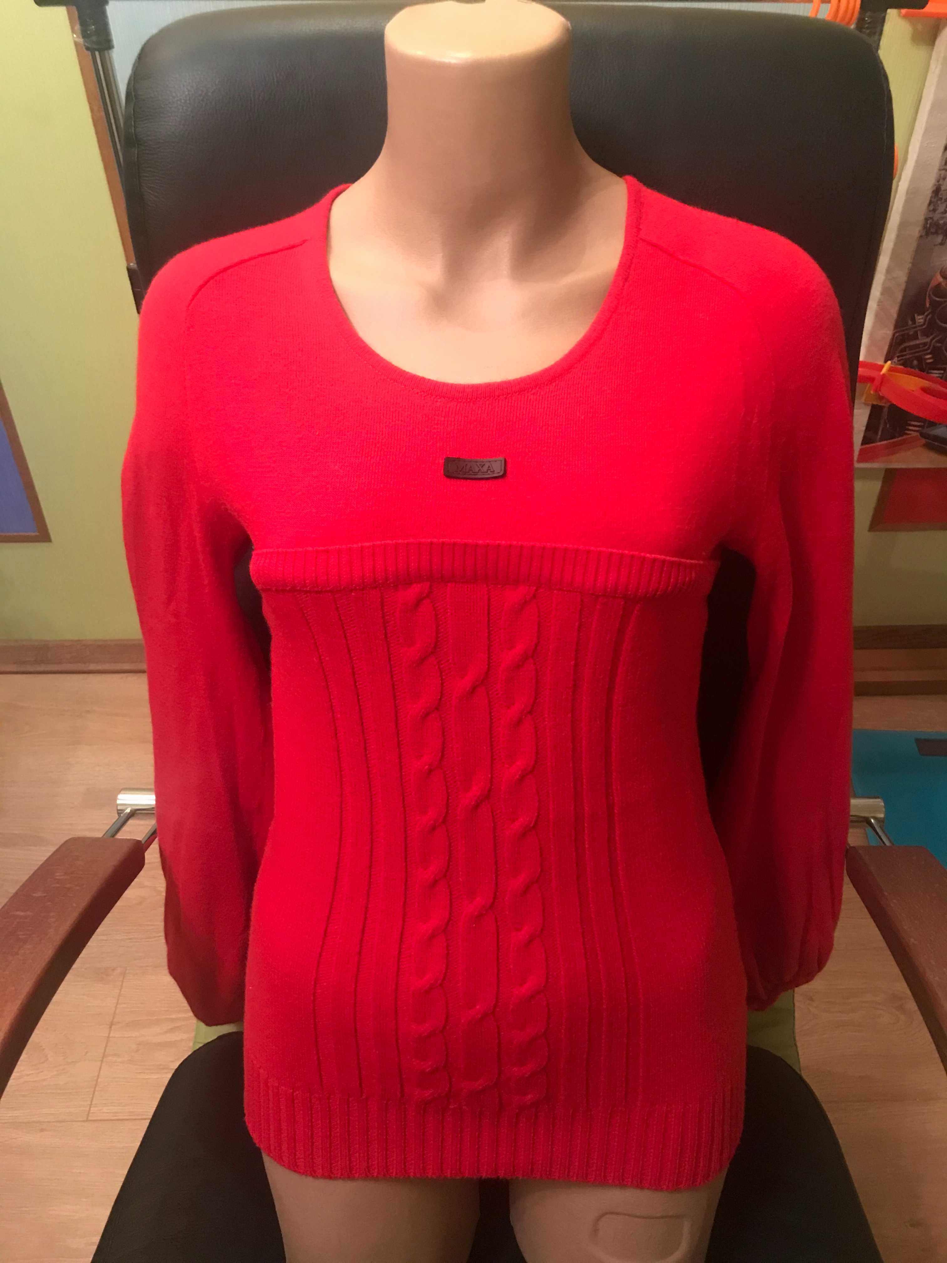 Красный свитер МАХА. Размер S-M.