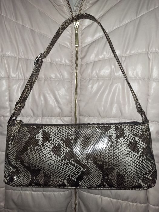 Сумка багет зміїний принт Monki