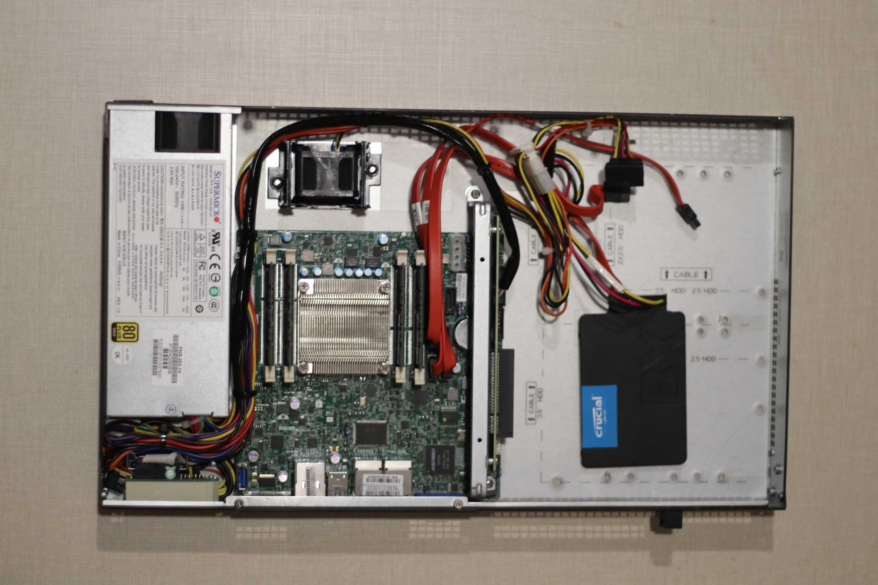 Servidor Supermicro A1SRI-2758F