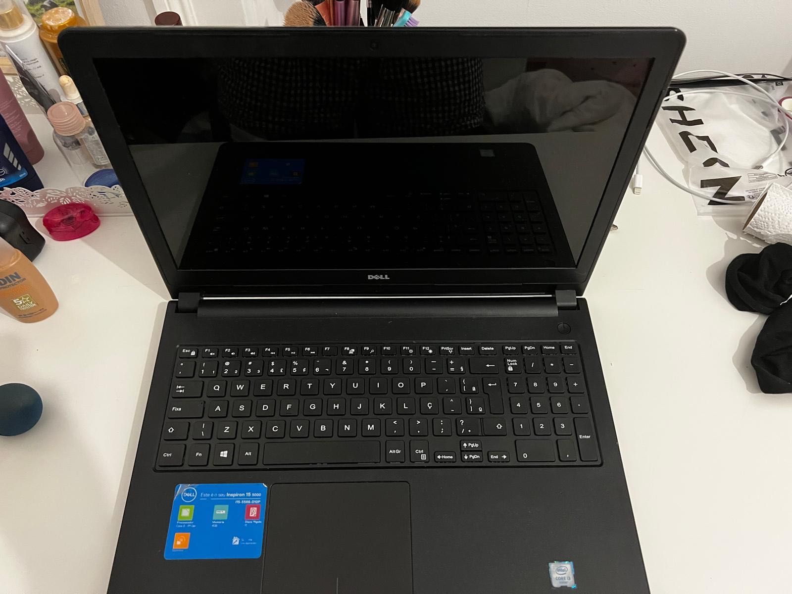 Dell Inspiron 15 inches 5000 - model i15-5566-D10P