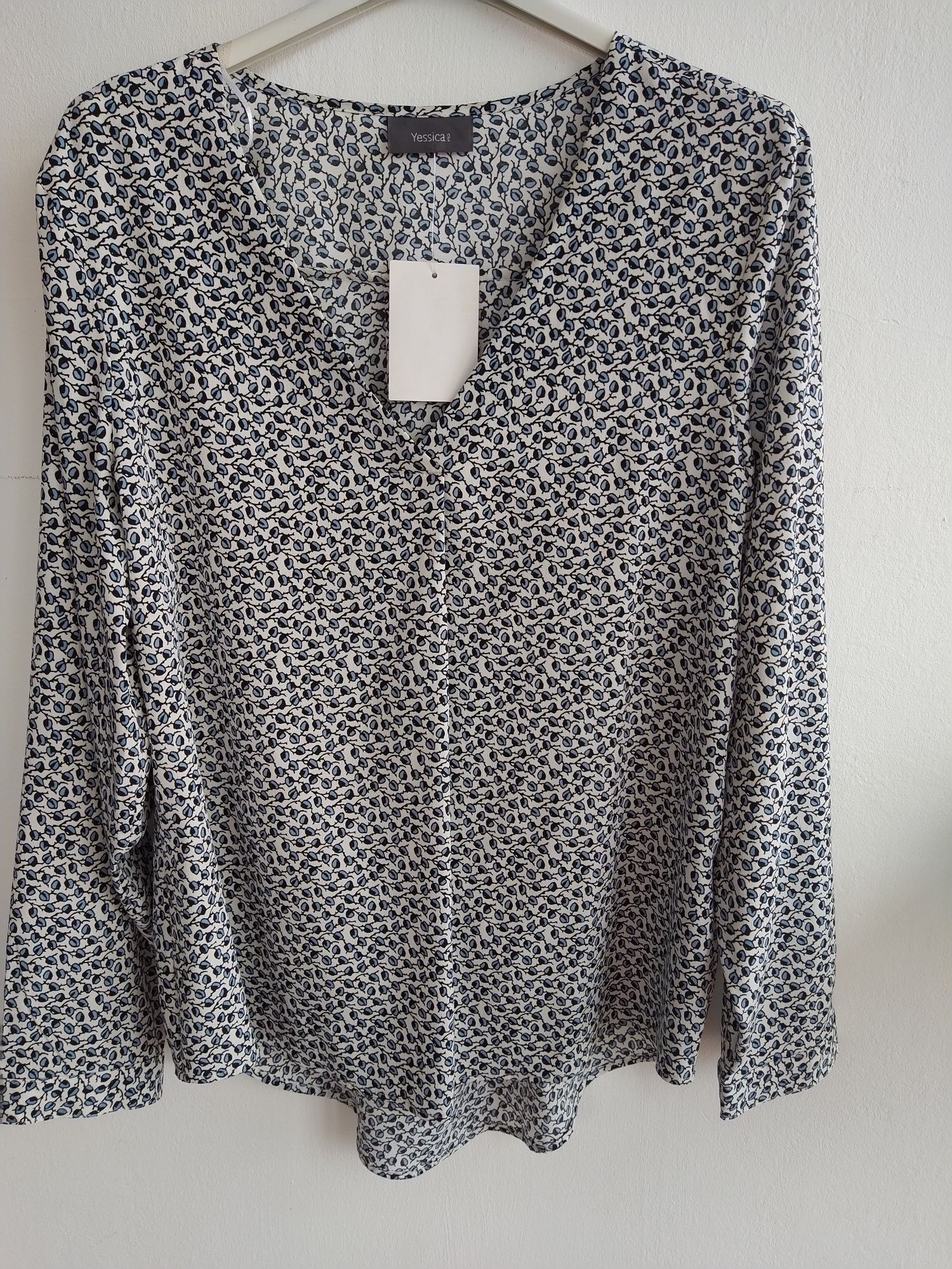 Blusa com padrão - C&A - Tamanho 38 - Nova!