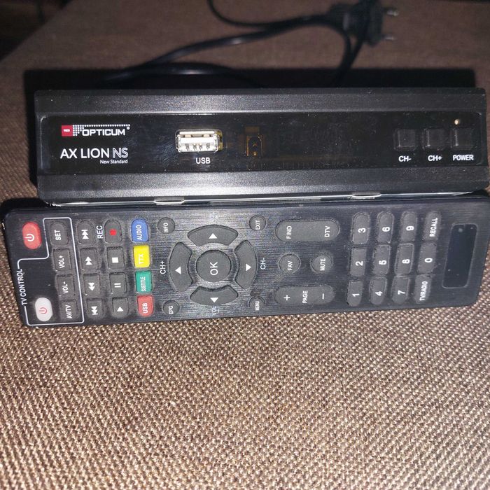 Dekoder Tuner  DVB-T2 Opticum AX LION NS HEVC