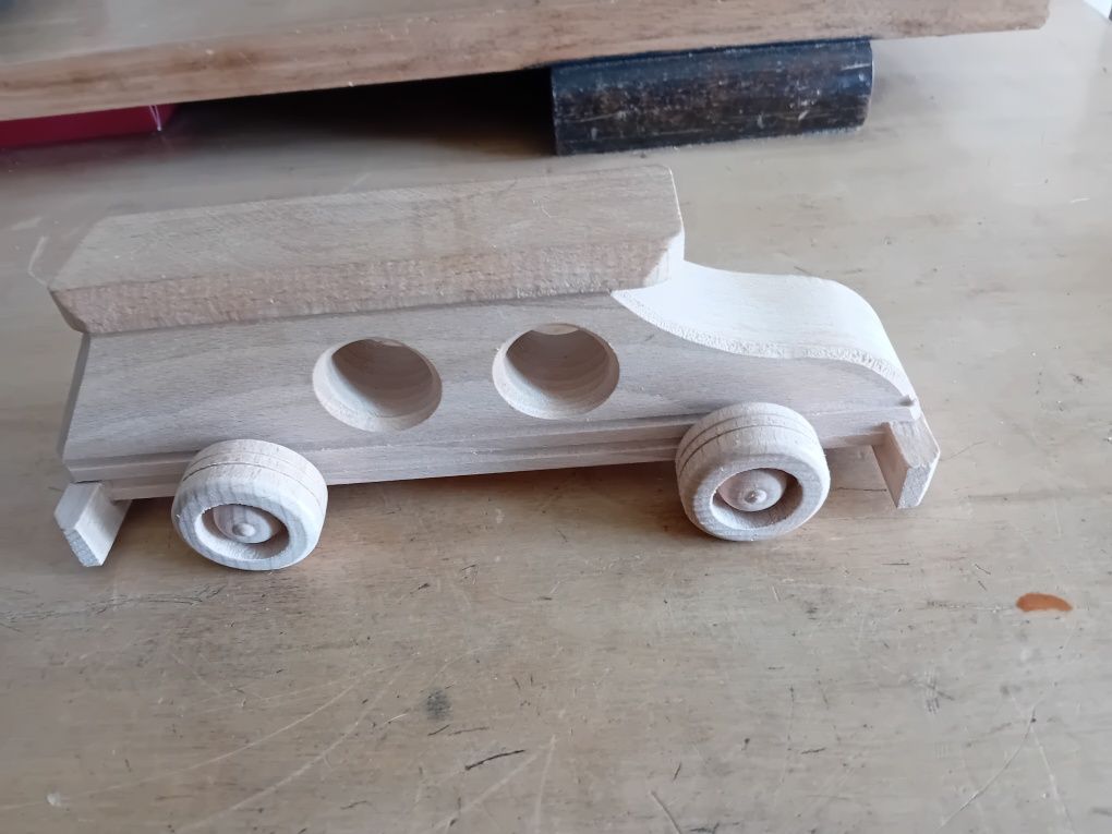 Drewniana zabawka, samochód