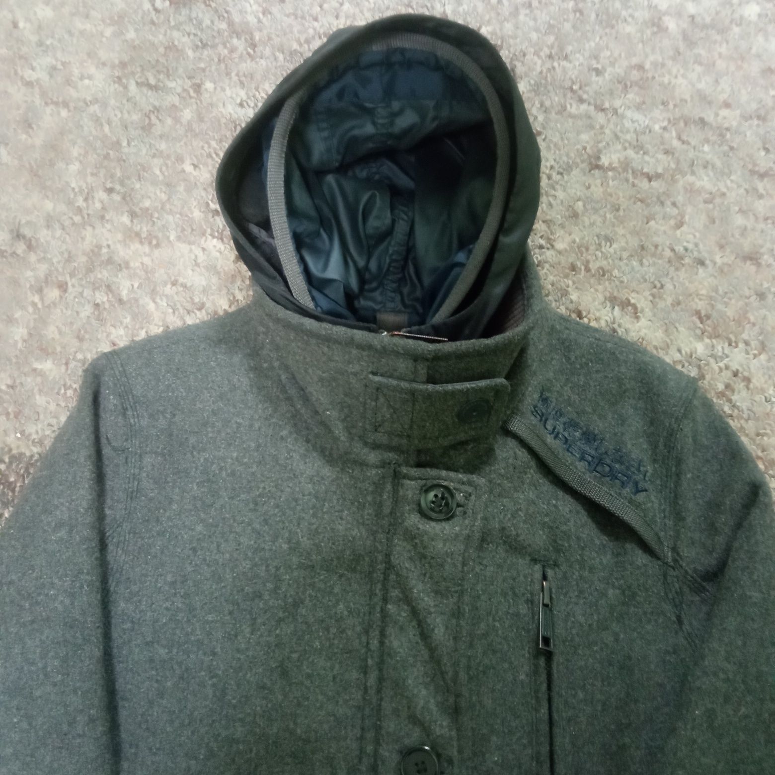 Продам фирменную куртку-пальто зимнюю, теплую.